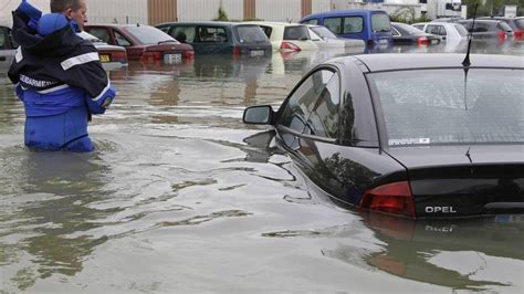 Lyon : un mois et demi de pluie tombé en moins de .